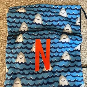 Thirty-One Shark Print Drawstring Cinch Sac with Orange Initial